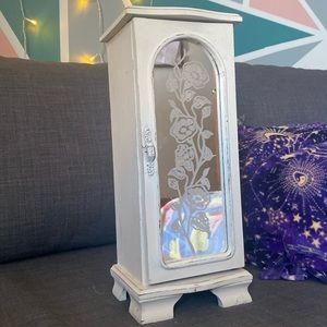 White jewelry organizer